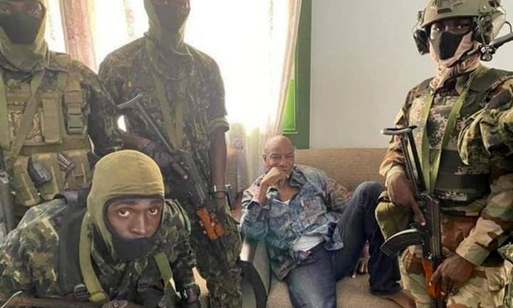 Quân đội Guinea bất ngờ đảo chính, bắt Tổng thống, giải tán chính phủ