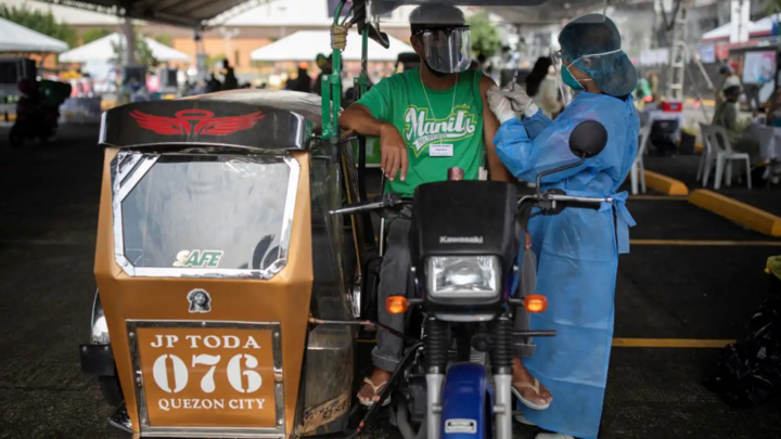 Tổng số ca mắc mới vượt 20.000, Philippines vẫn nới giãn cách ở thủ đô