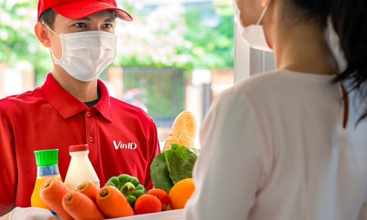 VinID 'chạy tiếp sức' cùng người dân trong tâm dịch Hà Nội