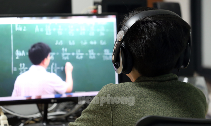 Kiến nghị cấp phổ thông học qua truyền hình, đại học học trực tuyến