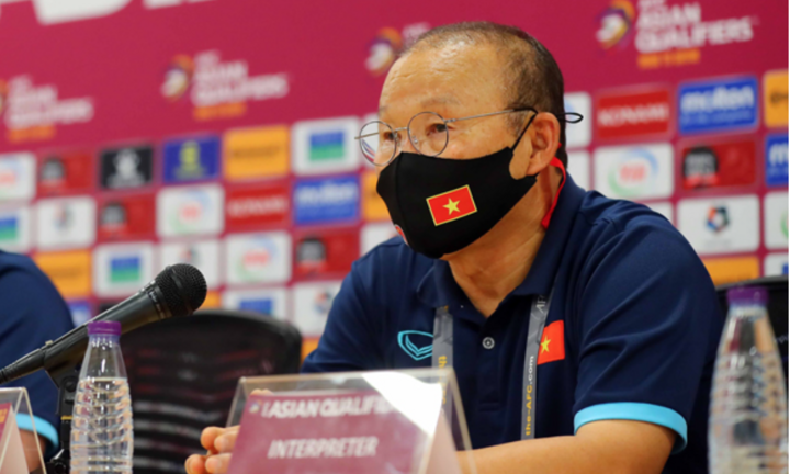 HLV Park Hang Seo: Tuyển Australia rất mạnh, không chỉ biết tạt bổng