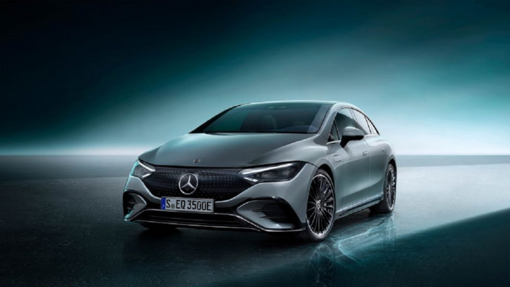 Sedan chạy điện Mercedes-Benz EQE vừa ra mắt hiện đại cỡ nào?