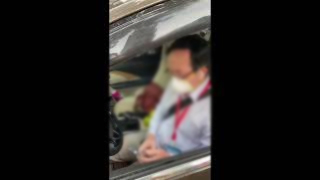 Bác sĩ tức giận tại chốt kiểm soát