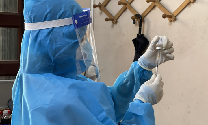 Hơn 700.000 người ở TP.HCM đã tiêm đủ 2 mũi vaccine COVID-19