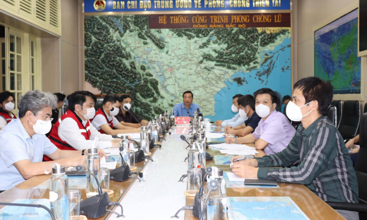 Bão Conson có thể đổ bộ đất liền nước ta đêm 12/9, giật cấp 13