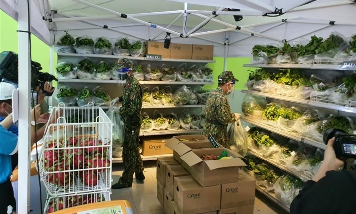 Công an TP.HCM xác minh 200 người ‘bom' hàng đi chợ hộ
