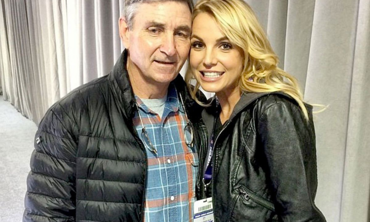 Cha Britney Spears rút khỏi quyền giám hộ sau 13 năm