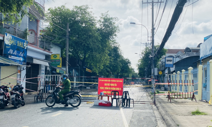 Vợ chồng tài xế đường dài mắc COVID-19, Quy Nhơn phong tỏa nhiều khu phố