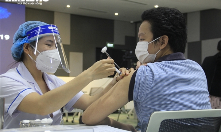 Chủ tịch Hà Nội ban hành kế hoạch xét nghiệm và tiêm vaccine COVID-19 đến 15/9