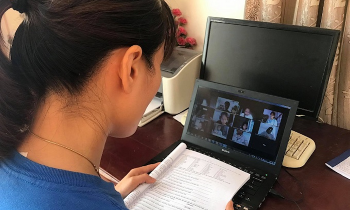 Giáo viên dạy online: Căng thẳng hơn dạy trên lớp, ba ngày chưa xong một bài