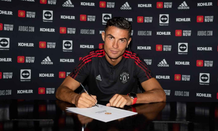 Ronaldo hoàn thành bước cuối cùng để khoác áo Man Utd
