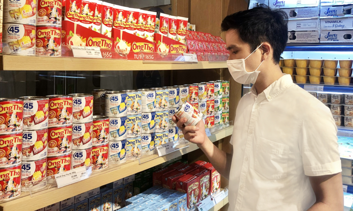 Lộ diện những khách hàng may mắn đầu tiên 'uống sữa Ông Thọ, trúng vàng'