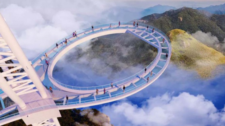 Video: Cận cảnh cầu kính cao 500m gắn thác nước khổng lồ ở Trung Quốc