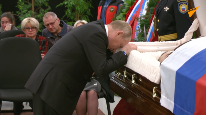 Xúc động khoảnh khắc Tổng thống Putin gục đầu bên linh cữu Đại tướng Zinichev