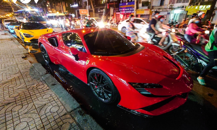 Những mẫu xe giá hàng chục tỷ đồng tại Việt Nam