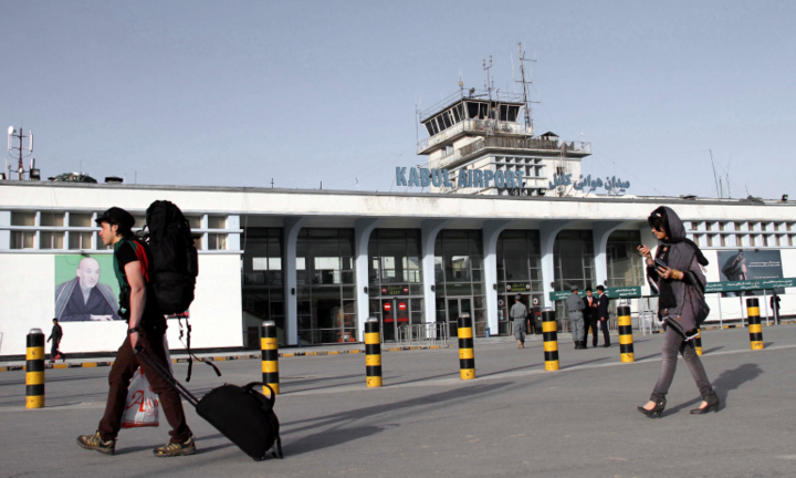 Chuyến bay thương mại đầu tiên hạ cánh ở Kabul
