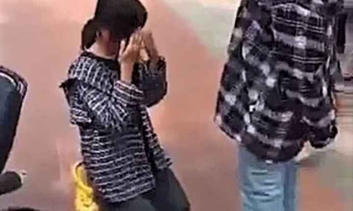 Nữ sinh Thanh Hóa bị tát vào mặt, bắt quỳ giữa sân trường