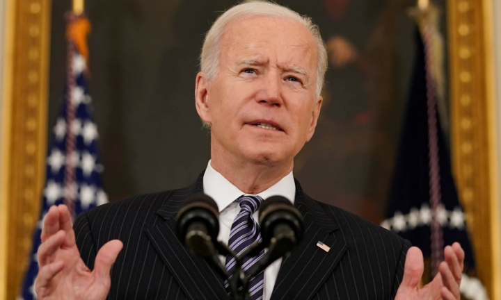 Ông Biden bị kiện vì bắt người Mỹ tiêm vaccine COVID-19