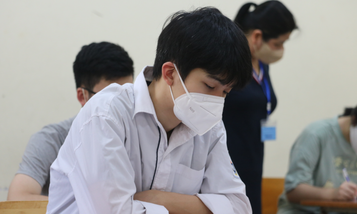 Dự báo điểm chuẩn nhiều ngành tăng 0,5 - 3 điểm, thí sinh hồi hộp chờ công bố