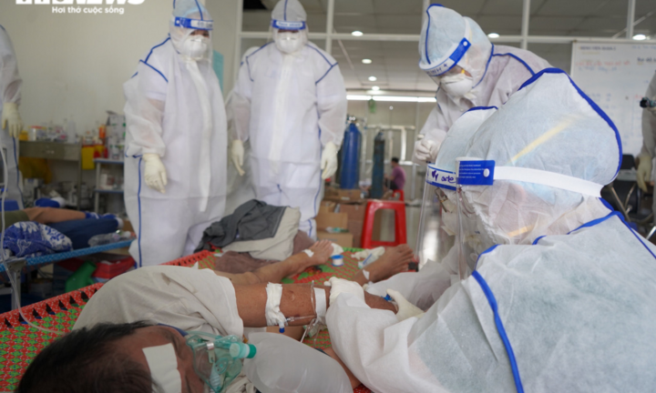 Nhật ký bác sĩ điều trị F0 chứng kiến giây phút sự sống và cái chết