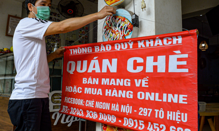 Ảnh: Hàng quán 'vùng xanh' ở Hà Nội tất bật dọn dẹp để mở bán trở lại