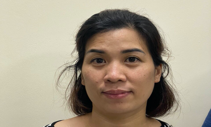 Khởi tố nữ kế toán làm giả giấy đi đường, đưa người từ Hà Nội về Nghệ An