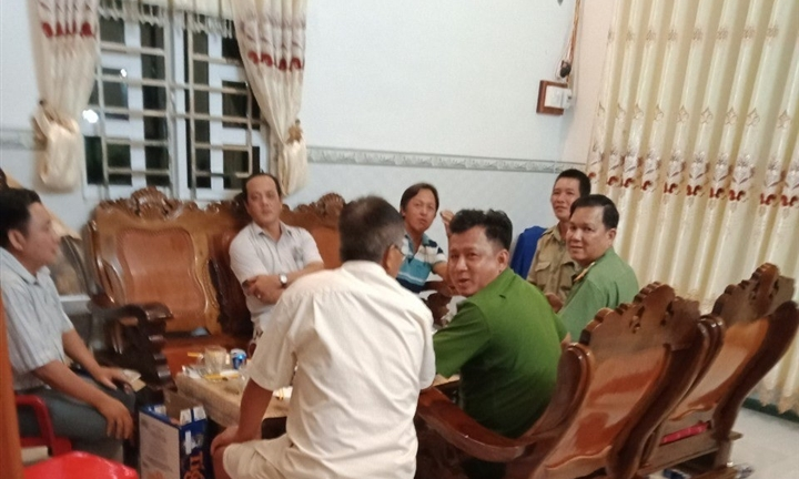 7 cán bộ tụ tập ăn uống lúc giãn cách: Miễn nhiệm một trưởng công an xã