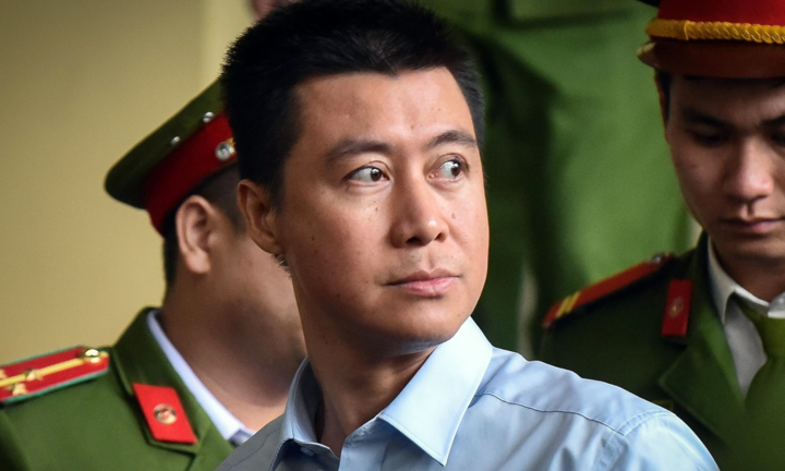 Phan Sào Nam xin trích lương, đi vay mượn để thi hành án