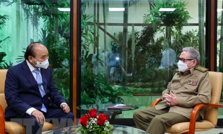 Chủ tịch nước Nguyễn Xuân Phúc gặp Đại tướng Raul Castro Ruz