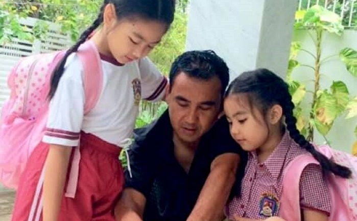 Vợ Quyền Linh khoe loạt ảnh chụp chồng con trong hơn 10 năm