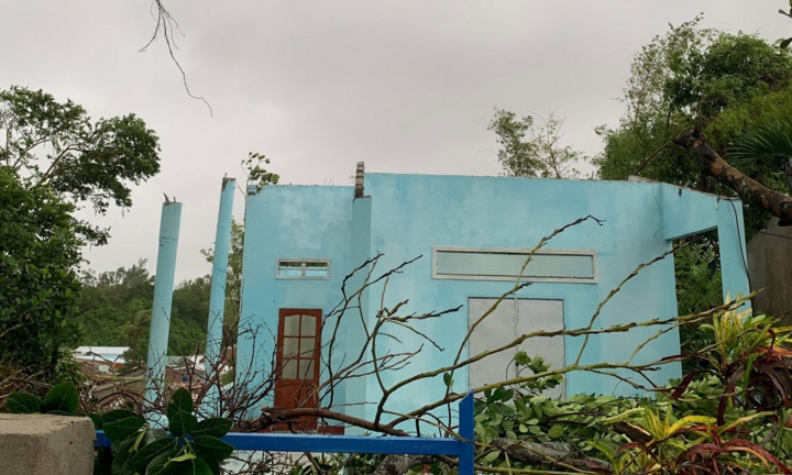 Bão số 6 khiến trường học sập mái, nhiều nhà dân ở miền Trung bị hư hỏng nặng