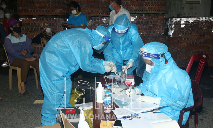 Hà Nội cử 100 cán bộ y tế chi viện Hà Nam chống dịch COVID-19