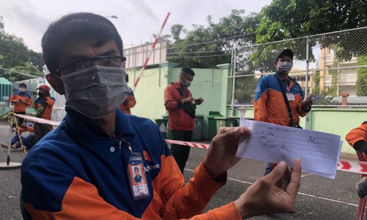 TP.HCM: Doanh nghiệp san sẻ phí xét nghiệm, shipper chỉ tốn 'một ly cà phê'/ngày