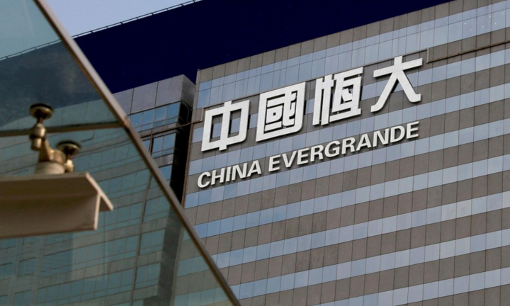 'Bom nợ' Evergrande lún thêm một bước vào ngã rẽ phá sản