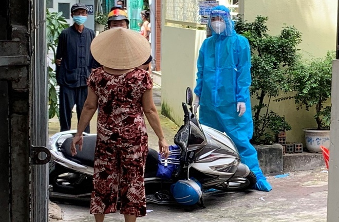 Nguyên nhân nhóm người xô xát với nhân viên y tế ở TP.HCM