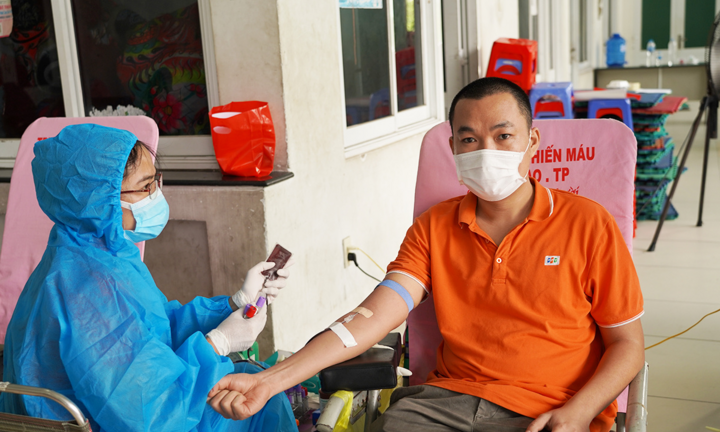 Trao hơn 1.600 đơn vị máu cứu người tại tâm dịch TP.HCM