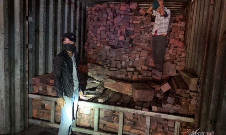 Biên phòng Quảng Trị bắt vụ buôn lậu gỗ và đá quý hơn chục tỷ đồng