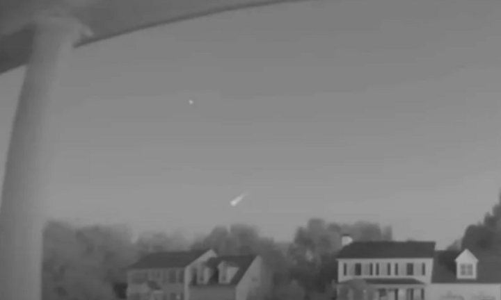 Cầu lửa vút qua bầu trời Mỹ với tốc độ 51.500 km/h