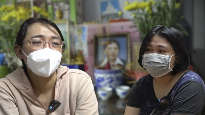 Video: Ba vừa bị tai biến, mẹ của 3 chị em lại bị COVID-19 cướp đi