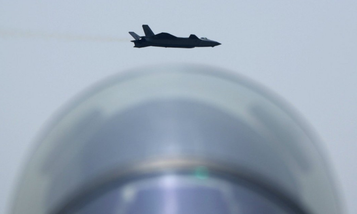 Tướng Trung Quốc thách Mỹ 'so găng' trên trời