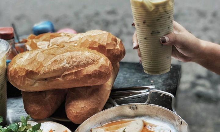 Bánh mì - cà phê bệt 'đắt như tôm tươi' khi Sài Gòn nới lỏng: Ăn cho đã cơn thèm