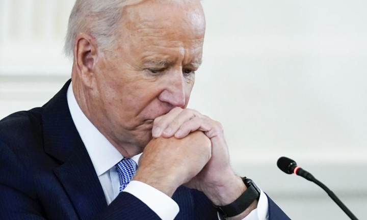 Người ủng hộ Tổng thống Biden giảm mạnh sau loạt khủng hoảng