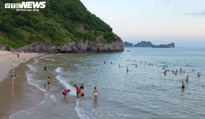 Ảnh, video: Hải Phòng mở cửa du lịch, bãi biển Cát Bà, Đồ Sơn vẫn vắng khách