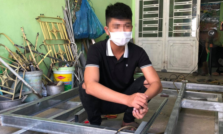 Tạm giam nghi can chế tạo đao, kiếm cho bạn đi chém nhau