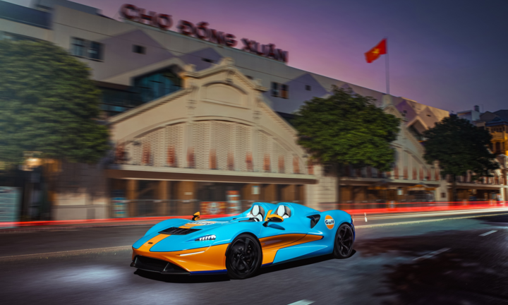Siêu xe McLaren Elva bất ngờ xuất hiện trên phố Hà Nội