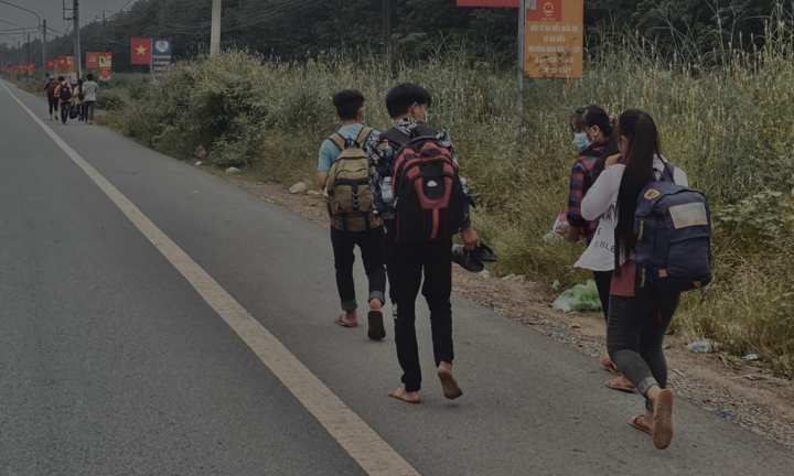 28 người dân tộc Đan Lai đi bộ từ Bình Dương về Nghệ An