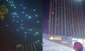 UAV đồng loạt lao xuống đất khi trình diễn, khán giả bỏ chạy tán loạn