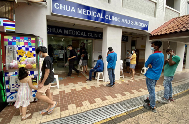 Tiêm đầy đủ vắc xin Mỹ, người dân Singapore xin tiêm thêm Sinopharm 