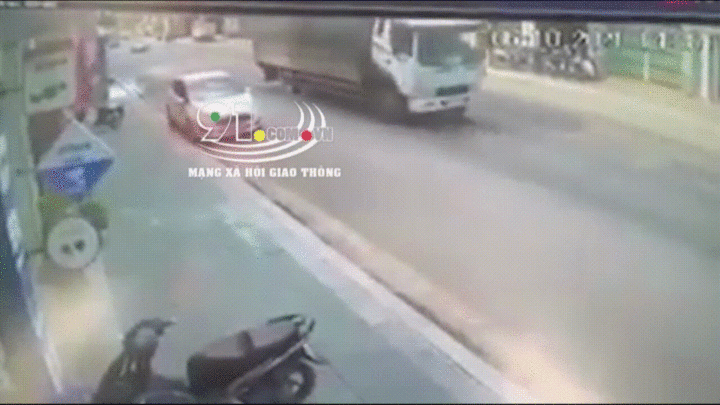 Video: Xe đầu kéo phanh gấp, cabin gãy gục xuống đường