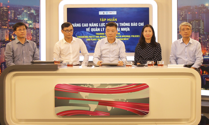 Video: Nhà báo và cuộc chiến chống ô nhiễm rác thải nhựa